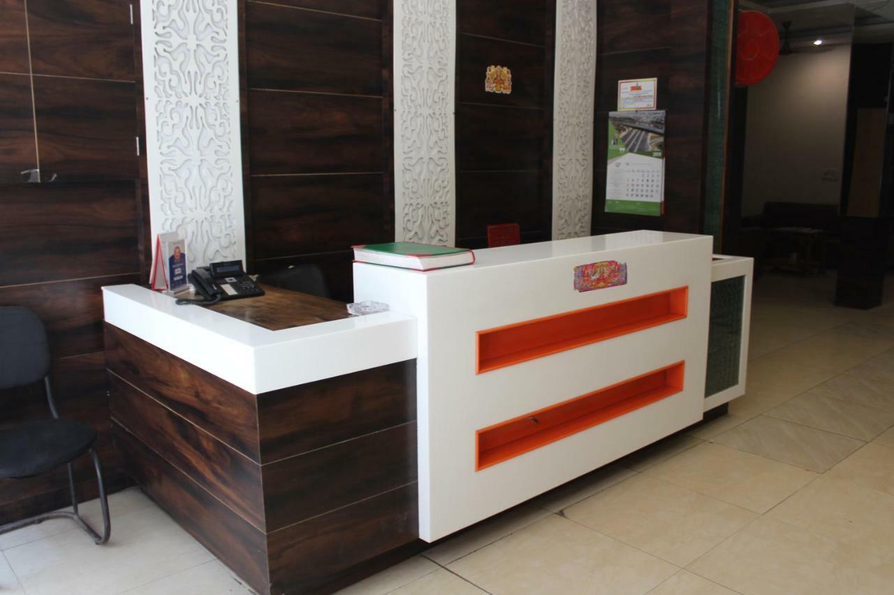 Hotel Lav Kush Deluxe " 3 Min Walking From New Delhi Railway Station " Kültér fotó