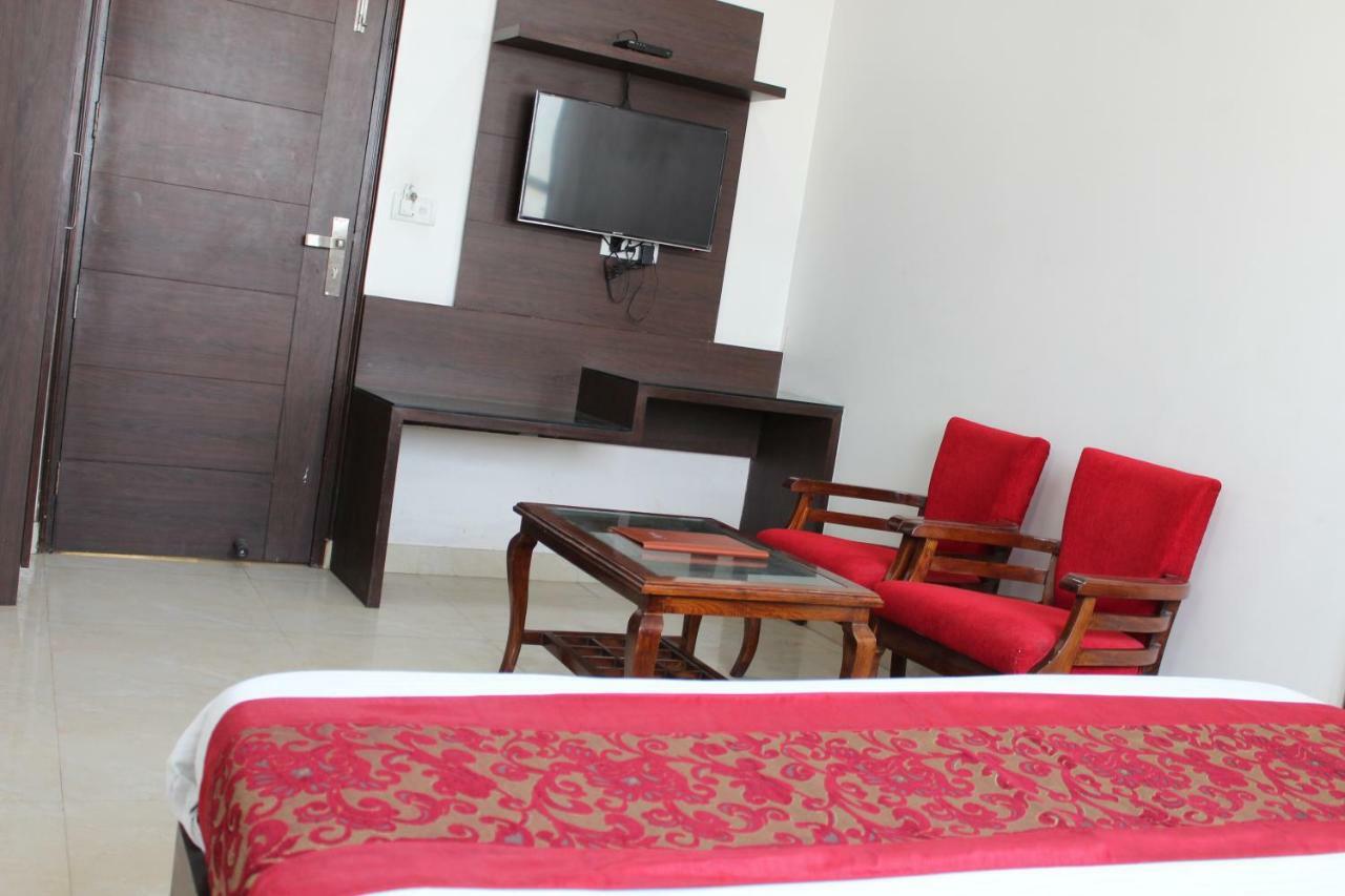 Hotel Lav Kush Deluxe " 3 Min Walking From New Delhi Railway Station " Kültér fotó